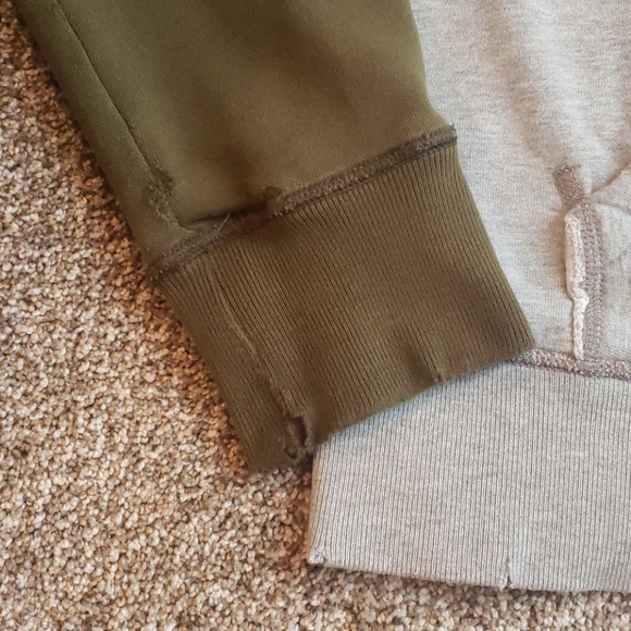 Hollister Sweatshirt - Picture 5 of 8